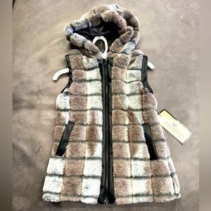 NWT Girls American Widgeon Hooded Faux Fur Vest Size 10